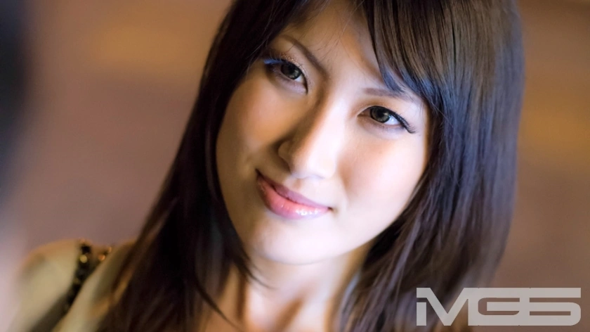 ETQT-014 Aya-chan (อายุ 25 ปี) หน้าอกใหญ่ที่อวบอ้วนสามารถมองเห็นได้แม้กระทั่งจากด้านบนของเสื้อผ้าของเธอ!